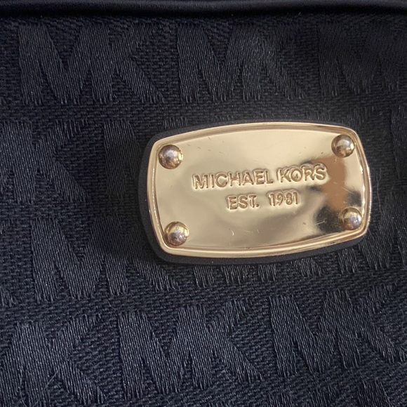 Micheal Kors hand bag - Picture 2 of 3